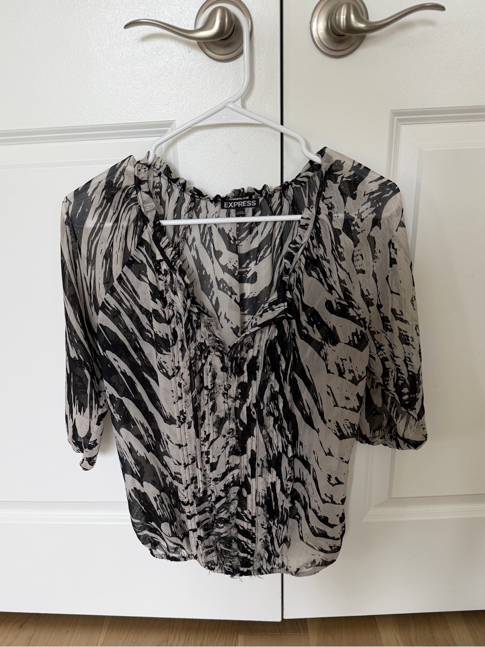 Express Black & Cream Abstract Printed V-Neck Blouse